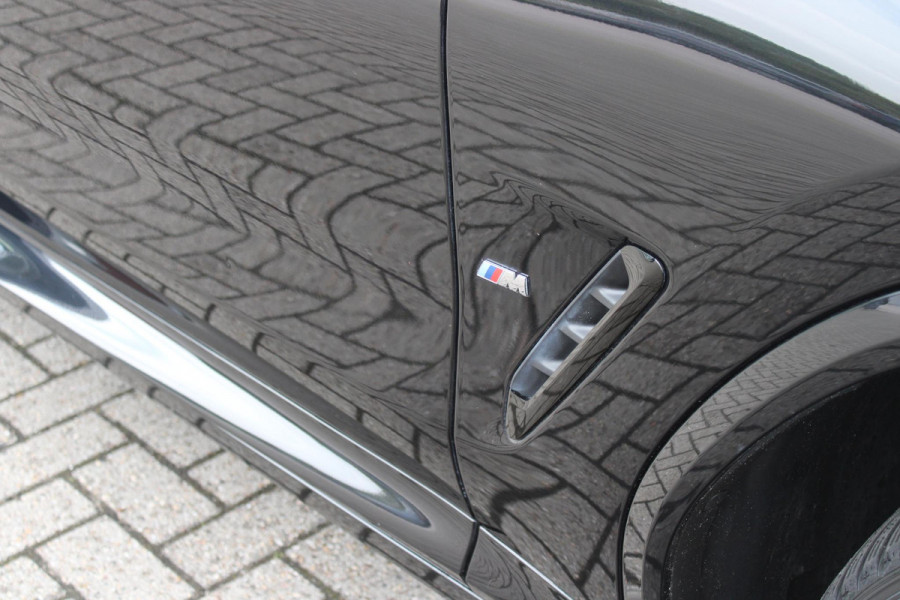 BMW X3 xDrive30e 293PK HIGH EXECUTIVE M SPORT | X-DRIVE | PANORAMISCH SCHUIF/KANTEL DAK | 20" LICHTMETALEN VELGEN | M SPORTREMMEN | COMFORT ACCESS | AKOESTISCH GLAS | VOORSTOELEN ELEKTRISCH VERSTELBAAR MET GEHEUGENFUNCTIE | STOEL VERWARMING | ADAPTIEVE LED KOPLAMPEN | DRIVING ASSISTANT PAKKET | ADAPTIVE CRUISE CONTROL | HEAD UP DISPLAY | DAB+ RADIO | HARMAN KARDON AUDIO SYSTEM | DRAADLOZE TELEFOONLADER | SPORTSTOELEN M-TECHNIC | LEER "VERNASCA" | SHADOW LINE | DRAADLOZE APPLE CARPLAY/ANDROID AUTO | NAVIGATIE | ALARM | ACHTERUITRIJ CAMERA | PARKEERSENSOREN VOOR EN ACHTER | ELE