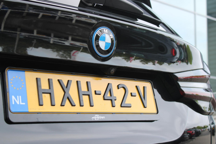 BMW X3 xDrive30e 293PK HIGH EXECUTIVE M SPORT | X-DRIVE | PANORAMISCH SCHUIF/KANTEL DAK | 20" LICHTMETALEN VELGEN | M SPORTREMMEN | COMFORT ACCESS | AKOESTISCH GLAS | VOORSTOELEN ELEKTRISCH VERSTELBAAR MET GEHEUGENFUNCTIE | STOEL VERWARMING | ADAPTIEVE LED KOPLAMPEN | DRIVING ASSISTANT PAKKET | ADAPTIVE CRUISE CONTROL | HEAD UP DISPLAY | DAB+ RADIO | HARMAN KARDON AUDIO SYSTEM | DRAADLOZE TELEFOONLADER | SPORTSTOELEN M-TECHNIC | LEER "VERNASCA" | SHADOW LINE | DRAADLOZE APPLE CARPLAY/ANDROID AUTO | NAVIGATIE | ALARM | ACHTERUITRIJ CAMERA | PARKEERSENSOREN VOOR EN ACHTER | ELE