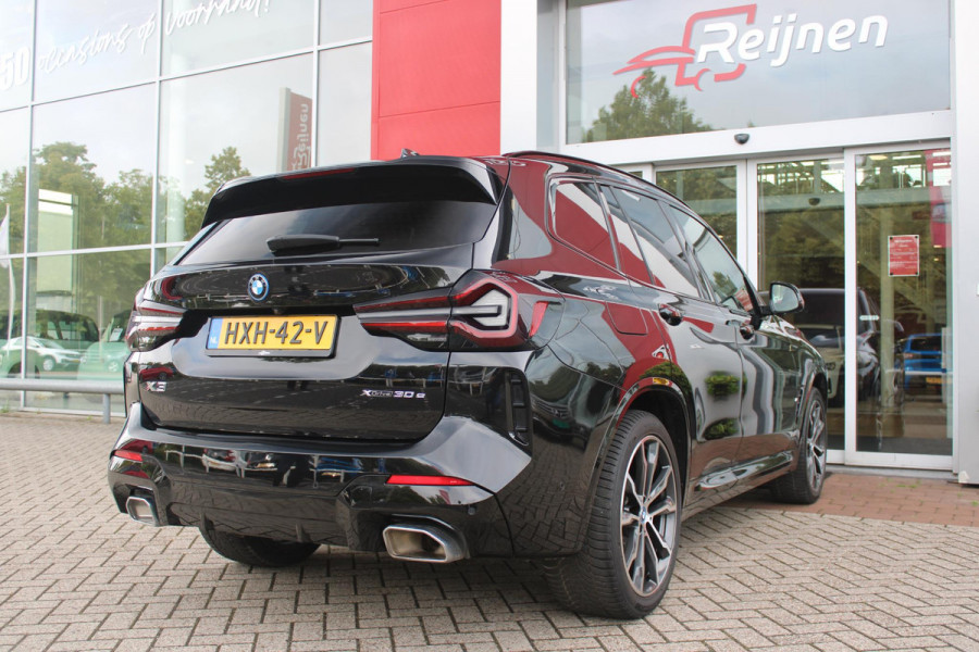 BMW X3 xDrive30e 293PK HIGH EXECUTIVE M SPORT | X-DRIVE | PANORAMISCH SCHUIF/KANTEL DAK | 20" LICHTMETALEN VELGEN | M SPORTREMMEN | COMFORT ACCESS | AKOESTISCH GLAS | VOORSTOELEN ELEKTRISCH VERSTELBAAR MET GEHEUGENFUNCTIE | STOEL VERWARMING | ADAPTIEVE LED KOPLAMPEN | DRIVING ASSISTANT PAKKET | ADAPTIVE CRUISE CONTROL | HEAD UP DISPLAY | DAB+ RADIO | HARMAN KARDON AUDIO SYSTEM | DRAADLOZE TELEFOONLADER | SPORTSTOELEN M-TECHNIC | LEER "VERNASCA" | SHADOW LINE | DRAADLOZE APPLE CARPLAY/ANDROID AUTO | NAVIGATIE | ALARM | ACHTERUITRIJ CAMERA | PARKEERSENSOREN VOOR EN ACHTER | ELE