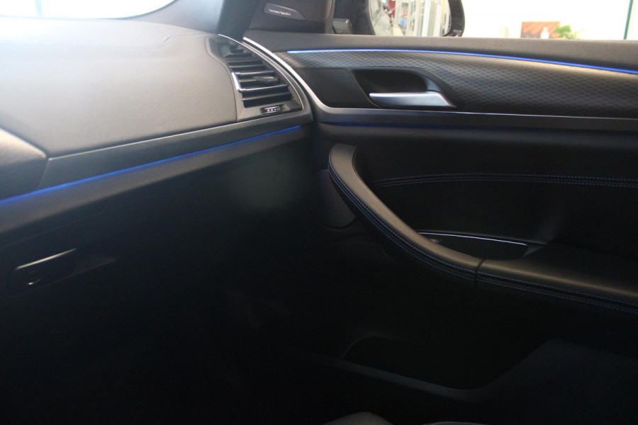 BMW X3 xDrive30e 293PK HIGH EXECUTIVE M SPORT | X-DRIVE | PANORAMISCH SCHUIF/KANTEL DAK | 20" LICHTMETALEN VELGEN | M SPORTREMMEN | COMFORT ACCESS | AKOESTISCH GLAS | VOORSTOELEN ELEKTRISCH VERSTELBAAR MET GEHEUGENFUNCTIE | STOEL VERWARMING | ADAPTIEVE LED KOPLAMPEN | DRIVING ASSISTANT PAKKET | ADAPTIVE CRUISE CONTROL | HEAD UP DISPLAY | DAB+ RADIO | HARMAN KARDON AUDIO SYSTEM | DRAADLOZE TELEFOONLADER | SPORTSTOELEN M-TECHNIC | LEER "VERNASCA" | SHADOW LINE | DRAADLOZE APPLE CARPLAY/ANDROID AUTO | NAVIGATIE | ALARM | ACHTERUITRIJ CAMERA | PARKEERSENSOREN VOOR EN ACHTER | ELE