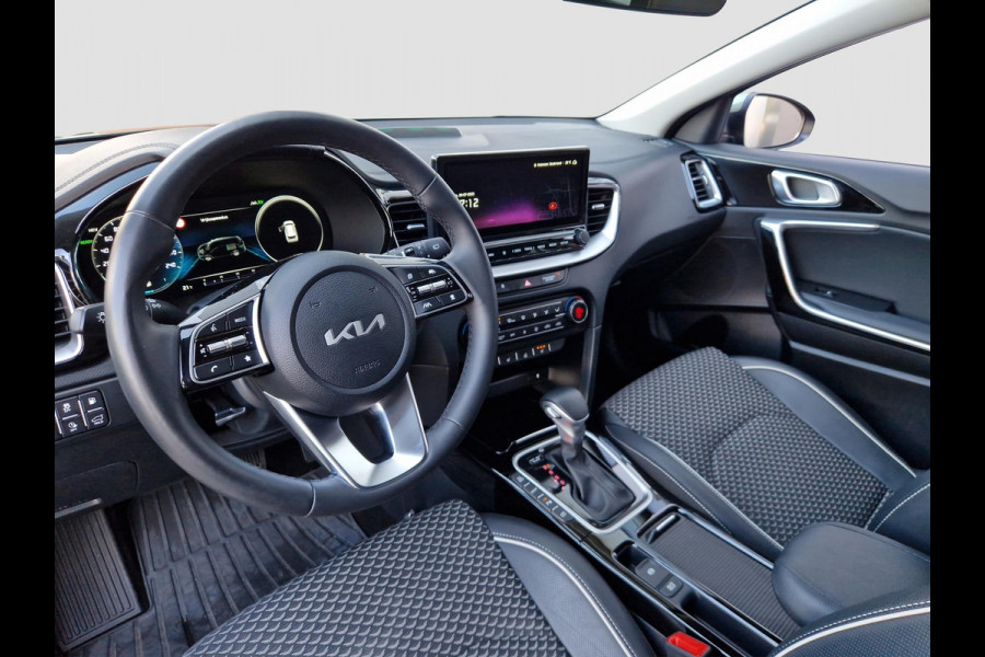 Kia Ceed Sportswagon 1.6 GDI PHEV DynamicPlusLine | Trekhaak| Dodehoek | Camera | Stoelverwarming | LED | Key-Less |