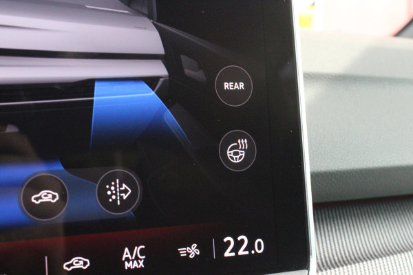 Volkswagen Golf 1.5 eTSI 150PK AUTOMAAT R-LINE EDITION 8.5! | NIEUW MODEL! | PANORAMISCH SCHUIF/KANTEL DAK | LICHTMETALEN VELGEN 18" "YORK" | 360˚ CAMERA | 3-ZONE AIRCONDITIONING INCL. AIRCARE | RIJASSISTENT PAKKET O.A. ADAPTIVE CRUISE CONTROL, LANE ASSIST, DODEHOEK DETECTIE | NAVIGATIE | HEAD UP DISPLAY | STOEL/STUUR VERWARMING | DESIGN PAKKET BLACK STYLE MET LED MATRIX KOPLAMPEN |