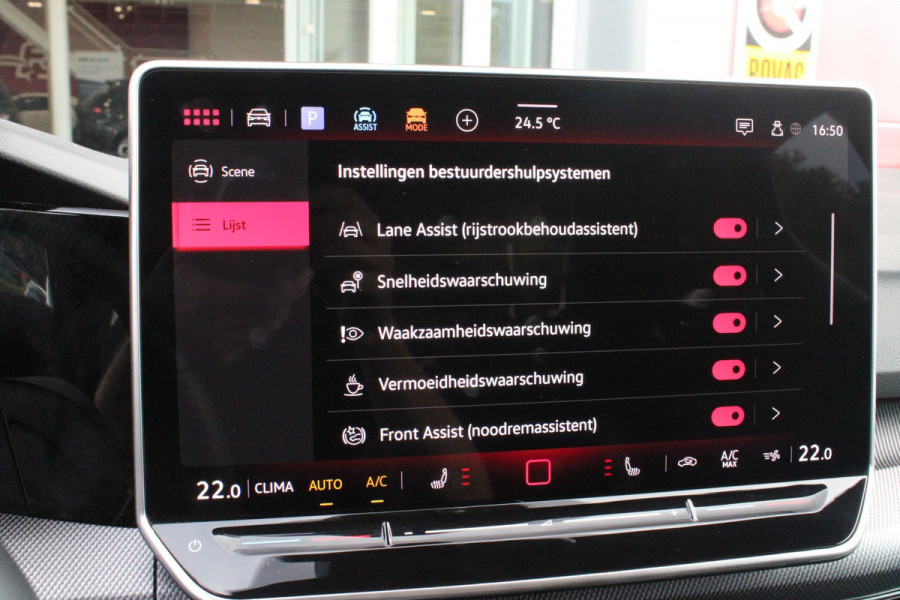 Volkswagen Golf 1.5 eTSI 150PK AUTOMAAT R-LINE EDITION 8.5! | NIEUW MODEL! | PANORAMISCH SCHUIF/KANTEL DAK | LICHTMETALEN VELGEN 18" "YORK" | 360˚ CAMERA | 3-ZONE AIRCONDITIONING INCL. AIRCARE | RIJASSISTENT PAKKET O.A. ADAPTIVE CRUISE CONTROL, LANE ASSIST, DODEHOEK DETECTIE | NAVIGATIE | HEAD UP DISPLAY | STOEL/STUUR VERWARMING | DESIGN PAKKET BLACK STYLE MET LED MATRIX KOPLAMPEN |