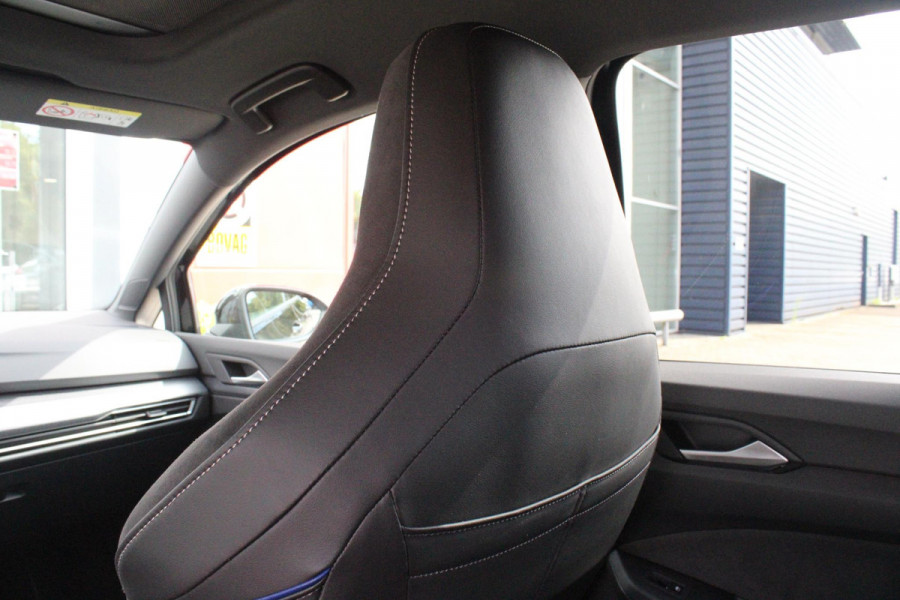 Volkswagen Golf 1.5 eTSI 150PK AUTOMAAT R-LINE EDITION 8.5! | NIEUW MODEL! | PANORAMISCH SCHUIF/KANTEL DAK | LICHTMETALEN VELGEN 18" "YORK" | 360˚ CAMERA | 3-ZONE AIRCONDITIONING INCL. AIRCARE | RIJASSISTENT PAKKET O.A. ADAPTIVE CRUISE CONTROL, LANE ASSIST, DODEHOEK DETECTIE | NAVIGATIE | HEAD UP DISPLAY | STOEL/STUUR VERWARMING | DESIGN PAKKET BLACK STYLE MET LED MATRIX KOPLAMPEN |