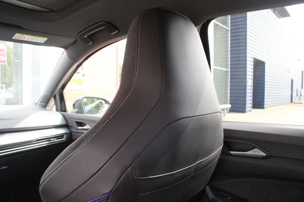 Volkswagen Golf 1.5 eTSI 150PK AUTOMAAT R-LINE EDITION 8.5! | NIEUW MODEL! | PANORAMISCH SCHUIF/KANTEL DAK | LICHTMETALEN VELGEN 18" "YORK" | 360˚ CAMERA | 3-ZONE AIRCONDITIONING INCL. AIRCARE | RIJASSISTENT PAKKET O.A. ADAPTIVE CRUISE CONTROL, LANE ASSIST, DODEHOEK DETECTIE | NAVIGATIE | HEAD UP DISPLAY | STOEL/STUUR VERWARMING | DESIGN PAKKET BLACK STYLE MET LED MATRIX KOPLAMPEN |