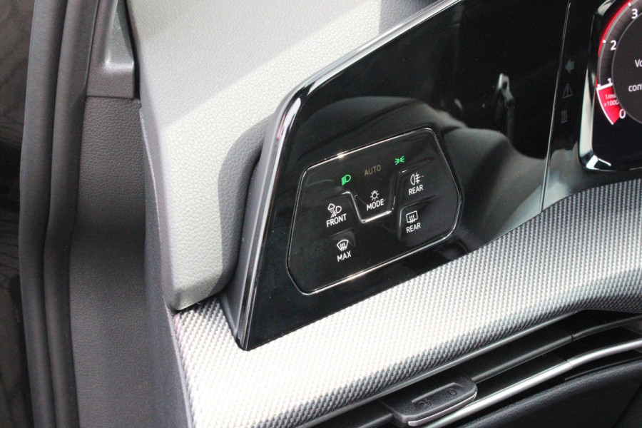 Volkswagen Golf 1.5 eTSI 150PK AUTOMAAT R-LINE EDITION 8.5! | NIEUW MODEL! | PANORAMISCH SCHUIF/KANTEL DAK | LICHTMETALEN VELGEN 18" "YORK" | 360˚ CAMERA | 3-ZONE AIRCONDITIONING INCL. AIRCARE | RIJASSISTENT PAKKET O.A. ADAPTIVE CRUISE CONTROL, LANE ASSIST, DODEHOEK DETECTIE | NAVIGATIE | HEAD UP DISPLAY | STOEL/STUUR VERWARMING | DESIGN PAKKET BLACK STYLE MET LED MATRIX KOPLAMPEN |