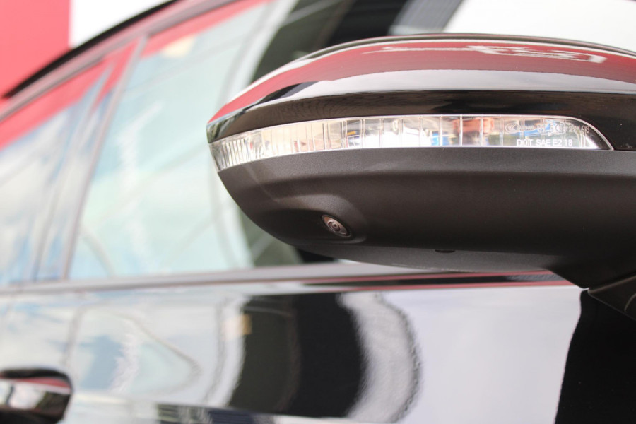 Volkswagen Golf 1.5 eTSI 150PK AUTOMAAT R-LINE EDITION 8.5! | NIEUW MODEL! | PANORAMISCH SCHUIF/KANTEL DAK | LICHTMETALEN VELGEN 18" "YORK" | 360˚ CAMERA | 3-ZONE AIRCONDITIONING INCL. AIRCARE | RIJASSISTENT PAKKET O.A. ADAPTIVE CRUISE CONTROL, LANE ASSIST, DODEHOEK DETECTIE | NAVIGATIE | HEAD UP DISPLAY | STOEL/STUUR VERWARMING | DESIGN PAKKET BLACK STYLE MET LED MATRIX KOPLAMPEN |