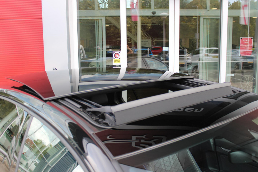 Volkswagen Golf 1.5 eTSI 150PK AUTOMAAT R-LINE EDITION 8.5! | NIEUW MODEL! | PANORAMISCH SCHUIF/KANTEL DAK | LICHTMETALEN VELGEN 18" "YORK" | 360˚ CAMERA | 3-ZONE AIRCONDITIONING INCL. AIRCARE | RIJASSISTENT PAKKET O.A. ADAPTIVE CRUISE CONTROL, LANE ASSIST, DODEHOEK DETECTIE | NAVIGATIE | HEAD UP DISPLAY | STOEL/STUUR VERWARMING | DESIGN PAKKET BLACK STYLE MET LED MATRIX KOPLAMPEN |