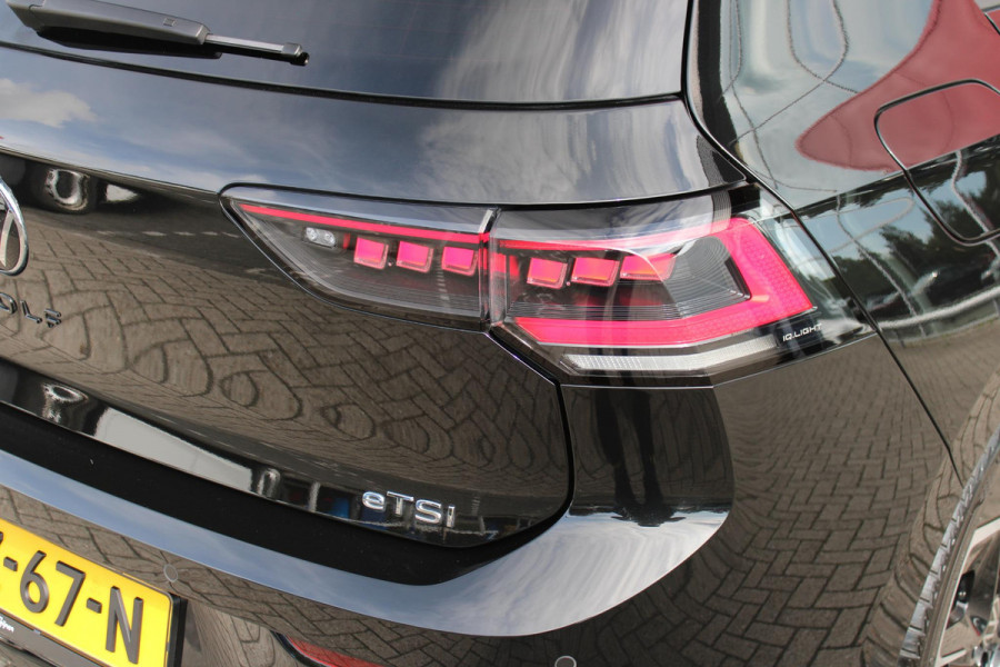 Volkswagen Golf 1.5 eTSI 150PK AUTOMAAT R-LINE EDITION 8.5! | NIEUW MODEL! | PANORAMISCH SCHUIF/KANTEL DAK | LICHTMETALEN VELGEN 18" "YORK" | 360˚ CAMERA | 3-ZONE AIRCONDITIONING INCL. AIRCARE | RIJASSISTENT PAKKET O.A. ADAPTIVE CRUISE CONTROL, LANE ASSIST, DODEHOEK DETECTIE | NAVIGATIE | HEAD UP DISPLAY | STOEL/STUUR VERWARMING | DESIGN PAKKET BLACK STYLE MET LED MATRIX KOPLAMPEN |