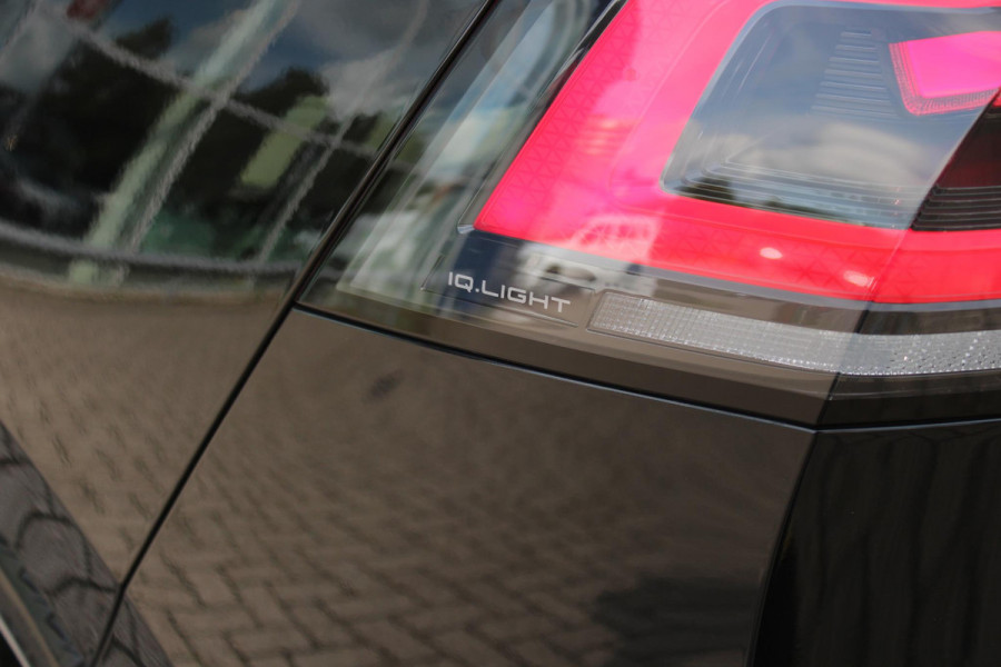 Volkswagen Golf 1.5 eTSI 150PK AUTOMAAT R-LINE EDITION 8.5! | NIEUW MODEL! | PANORAMISCH SCHUIF/KANTEL DAK | LICHTMETALEN VELGEN 18" "YORK" | 360˚ CAMERA | 3-ZONE AIRCONDITIONING INCL. AIRCARE | RIJASSISTENT PAKKET O.A. ADAPTIVE CRUISE CONTROL, LANE ASSIST, DODEHOEK DETECTIE | NAVIGATIE | HEAD UP DISPLAY | STOEL/STUUR VERWARMING | DESIGN PAKKET BLACK STYLE MET LED MATRIX KOPLAMPEN |