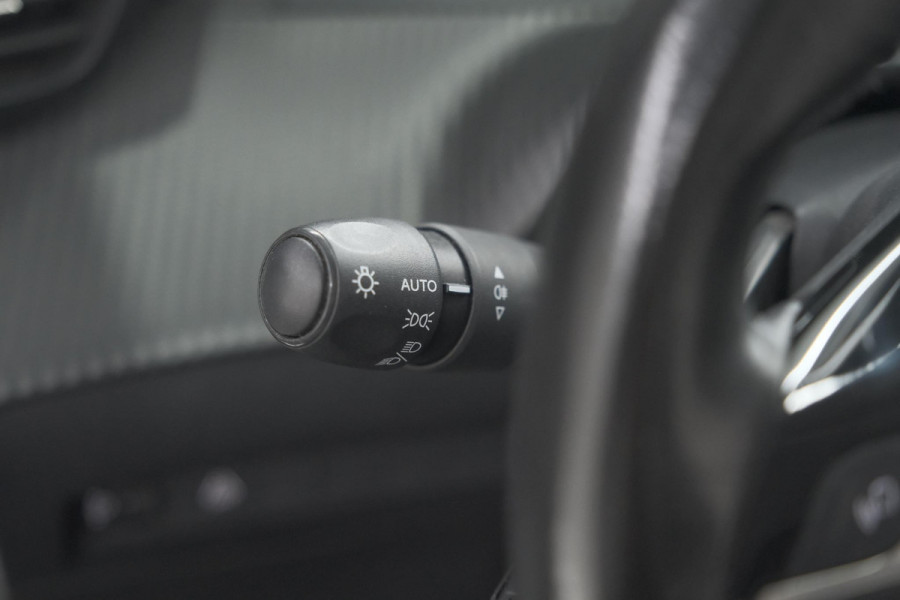 Peugeot 208 PureTech 100 EAT8 Active | Trekhaak | Parkeersensoren | Navigatie | Apple Carplay