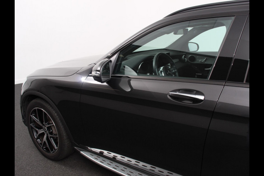 Mercedes-Benz GLC 300e 4MATIC Business Solution Luxury PHEV | Panorama dak | Trekhaak | Led | Electrische klep | Treeplanken | Night pack | Adaptive cruise control