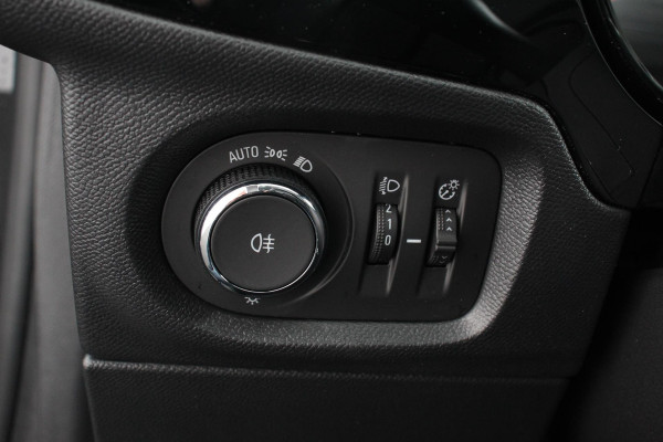 Opel Corsa 1.2 Automaat Edition Navigatie Apple Carplay/Android Auto Parkeersensor achter Camera Stoel- en stuurverwarming Cruise Control