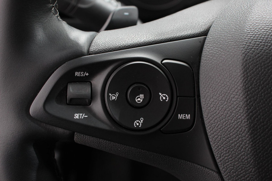 Opel Corsa 1.2 Automaat Edition Navigatie Apple Carplay/Android Auto Parkeersensor achter Camera Stoel- en stuurverwarming Cruise Control