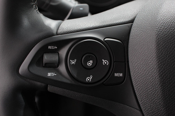 Opel Corsa 1.2 Automaat Edition Navigatie Apple Carplay/Android Auto Parkeersensor achter Camera Stoel- en stuurverwarming Cruise Control