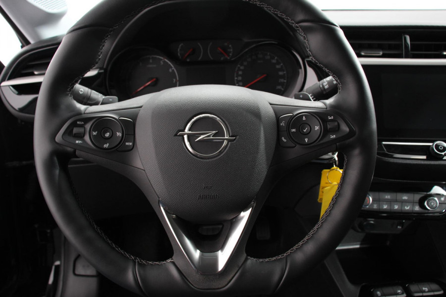 Opel Corsa 1.2 Automaat Edition Navigatie Apple Carplay/Android Auto Parkeersensor achter Camera Stoel- en stuurverwarming Cruise Control