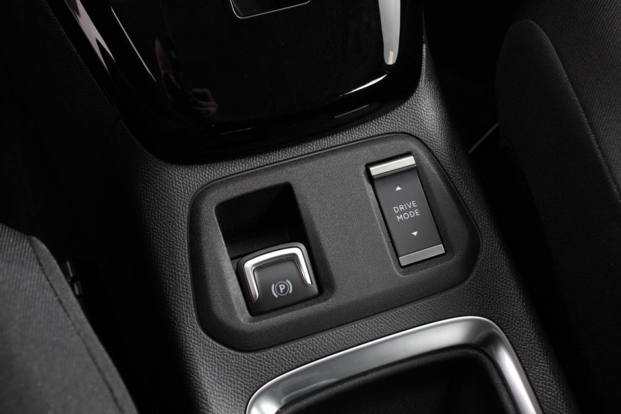 Opel Corsa 1.2 Automaat Edition Navigatie Apple Carplay/Android Auto Parkeersensor achter Camera Stoel- en stuurverwarming Cruise Control