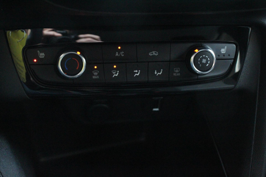 Opel Corsa 1.2 Automaat Edition Navigatie Apple Carplay/Android Auto Parkeersensor achter Camera Stoel- en stuurverwarming Cruise Control