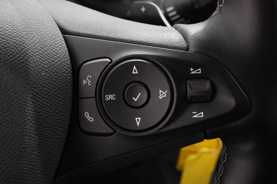 Opel Corsa 1.2 Automaat Edition Navigatie Apple Carplay/Android Auto Parkeersensor achter Camera Stoel- en stuurverwarming Cruise Control
