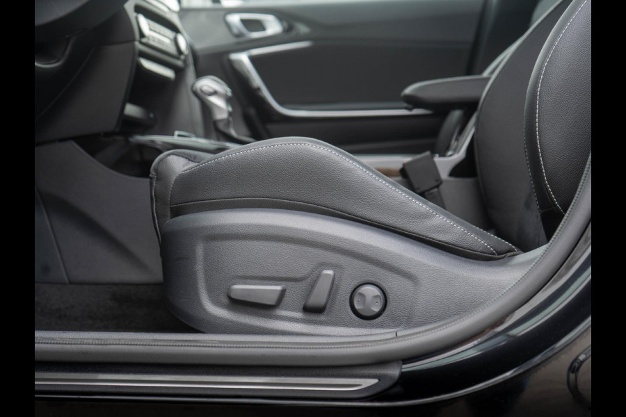 Kia Ceed 1.5 T-GDi GT-PlusLine | UNIEKE AUTO | OP VOORRAAD DIRECT RIJDEN | schuifkanteldak | JBL Speakers | Elektrische verstelbare stoelen met geheugenfunctie |