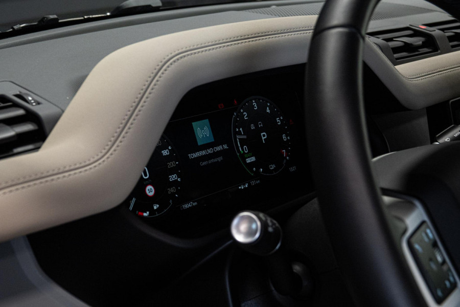Land Rover Defender 110 2.0 P400e 110 SE *Meridian / Luchtvering / Panorama / Surround-view / Memory *