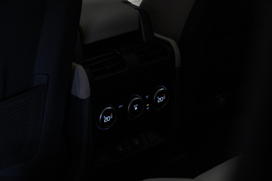 Land Rover Defender 110 2.0 P400e 110 SE *Meridian / Luchtvering / Panorama / Surround-view / Memory *