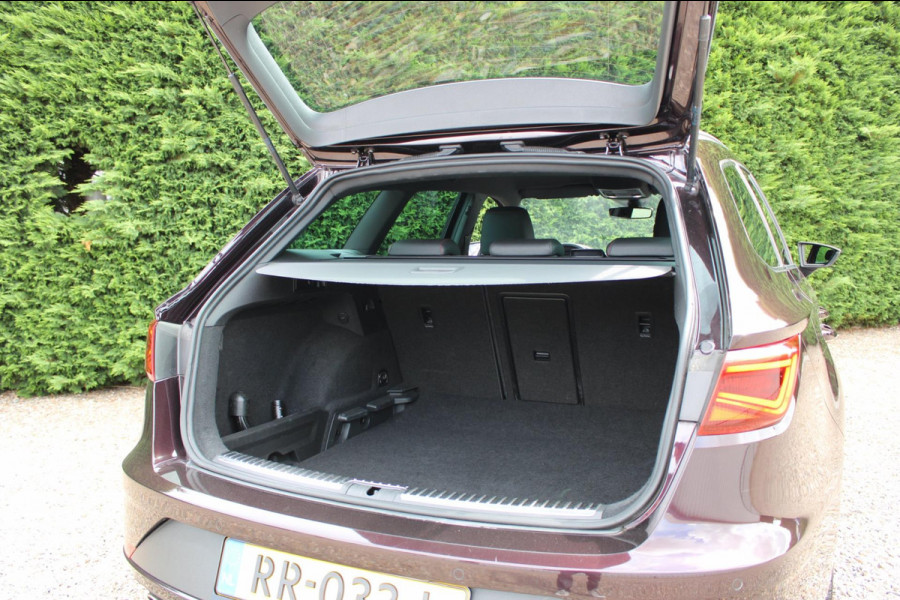 Seat León ST 1.4 EcoTSI FR BusinessIntense Automaat Trekhaak SeatSound AllSeason !!NIEUWBINNEN!!