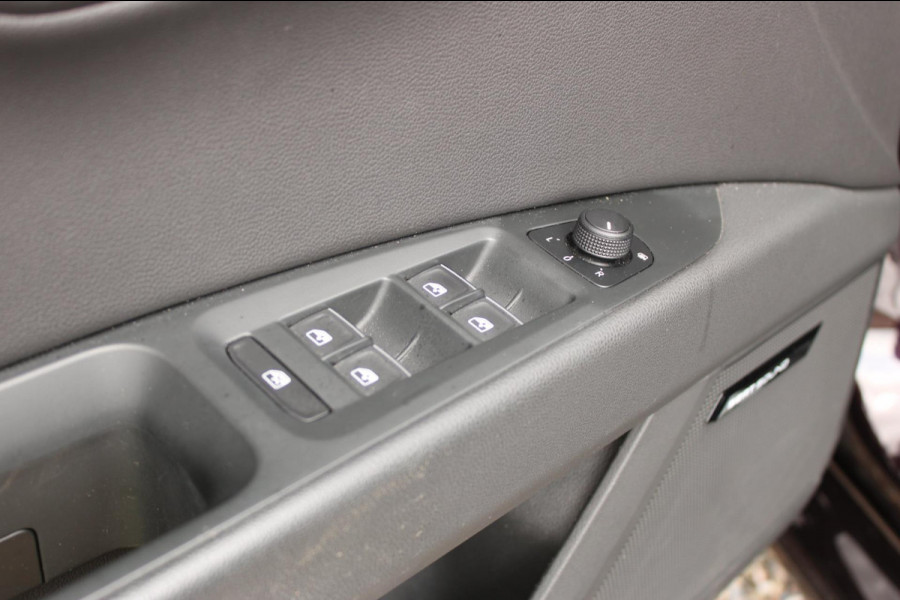 Seat León ST 1.4 EcoTSI FR BusinessIntense Automaat Trekhaak SeatSound AllSeason !!NIEUWBINNEN!!