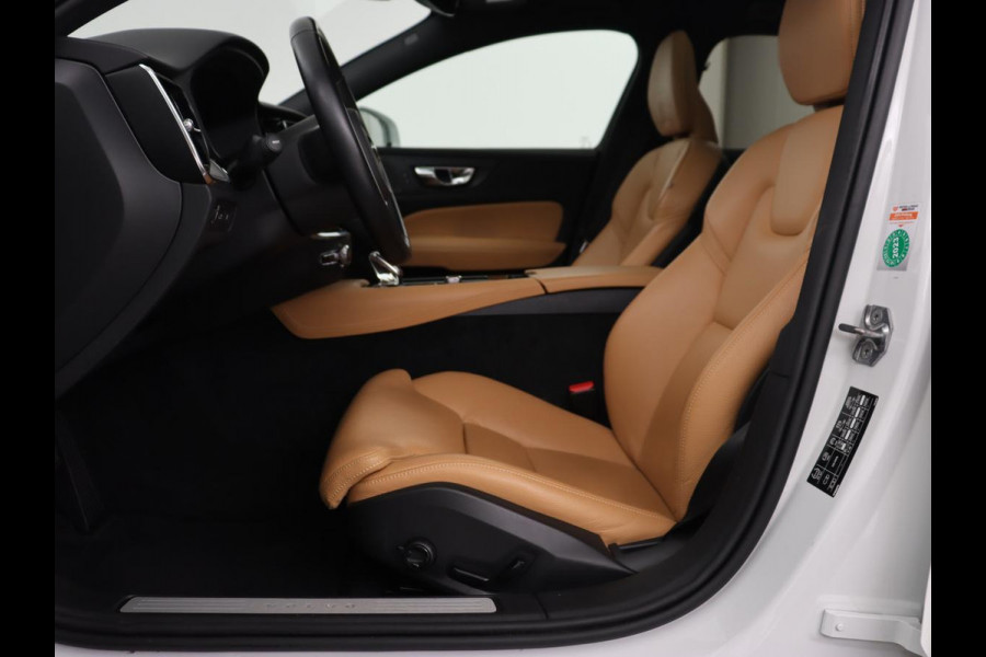 Volvo V60 2.0 T8 Recharge AWD Inscription | Panoramadak | Head-Up | Leder | Harman/Kardon | Trekhaak | Stoelverwarming | 360 Camera | Adaptive cruise | Carplay | Navigatie