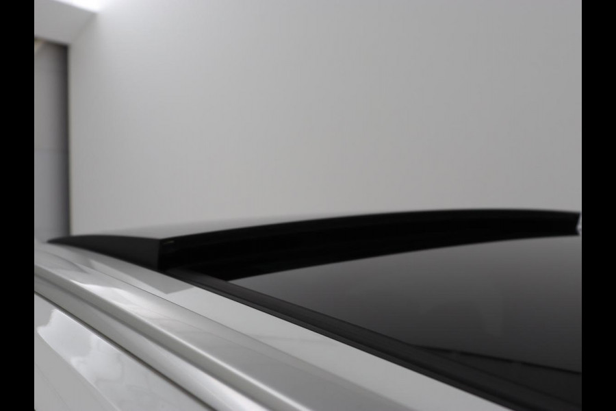 Volvo V60 2.0 T8 Recharge AWD Inscription | Panoramadak | Head-Up | Leder | Harman/Kardon | Trekhaak | Stoelverwarming | 360 Camera | Adaptive cruise | Carplay | Navigatie