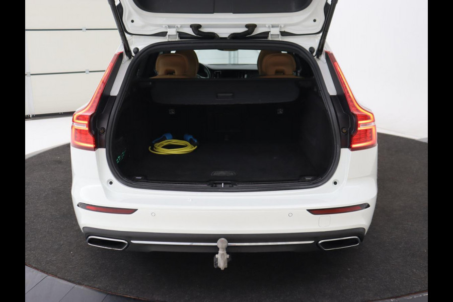 Volvo V60 2.0 T8 Recharge AWD Inscription | Panoramadak | Head-Up | Leder | Harman/Kardon | Trekhaak | Stoelverwarming | 360 Camera | Adaptive cruise | Carplay | Navigatie