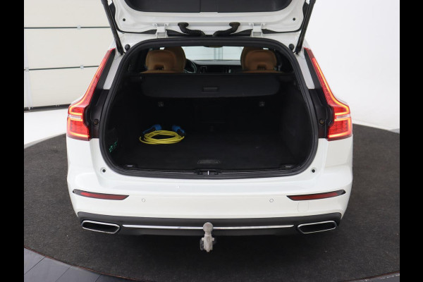 Volvo V60 2.0 T8 Recharge AWD Inscription | Panoramadak | Head-Up | Leder | Harman/Kardon | Trekhaak | Stoelverwarming | 360 Camera | Adaptive cruise | Carplay | Navigatie