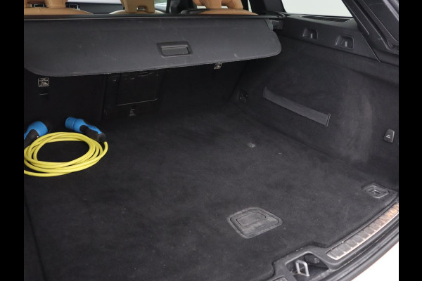 Volvo V60 2.0 T8 Recharge AWD Inscription | Panoramadak | Head-Up | Leder | Harman/Kardon | Trekhaak | Stoelverwarming | 360 Camera | Adaptive cruise | Carplay | Navigatie