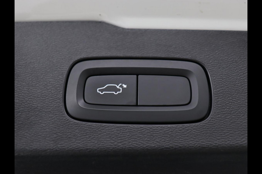 Volvo V60 2.0 T8 Recharge AWD Inscription | Panoramadak | Head-Up | Leder | Harman/Kardon | Trekhaak | Stoelverwarming | 360 Camera | Adaptive cruise | Carplay | Navigatie