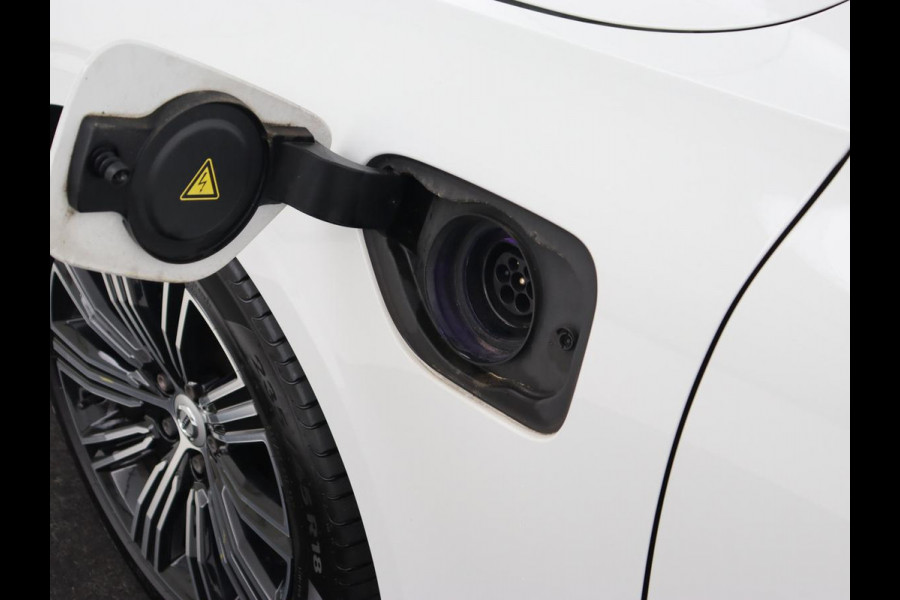 Volvo V60 2.0 T8 Recharge AWD Inscription | Panoramadak | Head-Up | Leder | Harman/Kardon | Trekhaak | Stoelverwarming | 360 Camera | Adaptive cruise | Carplay | Navigatie