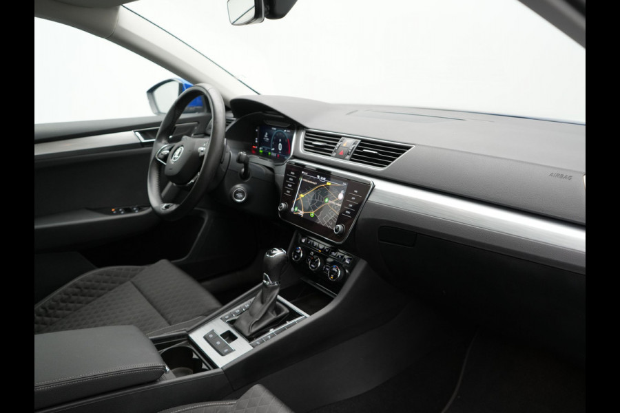 Škoda Superb Combi 1.4 TSI iV Business Edition Plus Plug In Hybrid 218pk Dealer O.H PHEV | Trekhaak Af Fabriek | Panodak | Cruise Control | Camera | Sportstoelen Verwarmd | Crystal LED | Apple Carplay | Navigatie | DAB |