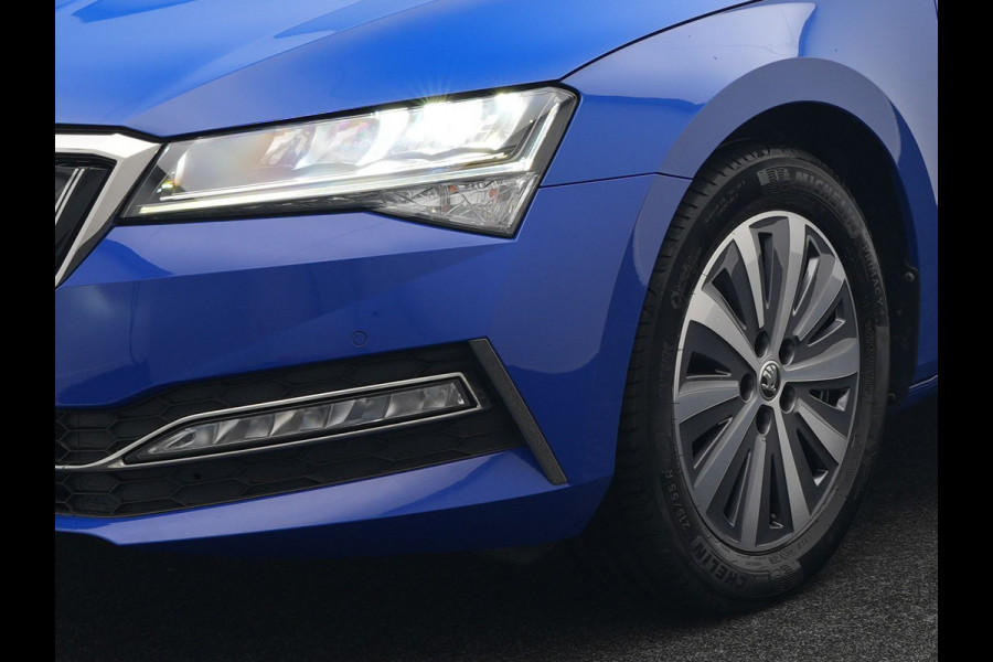 Škoda Superb Combi 1.4 TSI iV Business Edition Plus Plug In Hybrid 218pk Dealer O.H PHEV | Trekhaak Af Fabriek | Panodak | Cruise Control | Camera | Sportstoelen Verwarmd | Crystal LED | Apple Carplay | Navigatie | DAB |