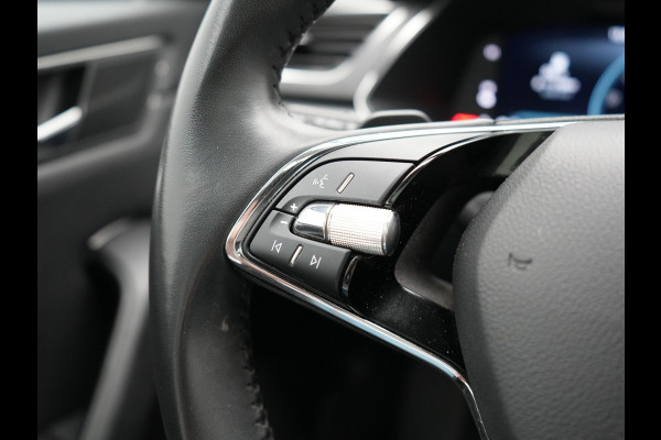 Škoda Superb Combi 1.4 TSI iV Business Edition Plus Plug In Hybrid 218pk Dealer O.H PHEV | Trekhaak Af Fabriek | Panodak | Cruise Control | Camera | Sportstoelen Verwarmd | Crystal LED | Apple Carplay | Navigatie | DAB |