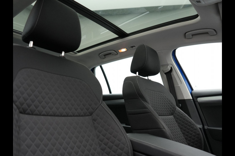 Škoda Superb Combi 1.4 TSI iV Business Edition Plus Plug In Hybrid 218pk Dealer O.H PHEV | Trekhaak Af Fabriek | Panodak | Cruise Control | Camera | Sportstoelen Verwarmd | Crystal LED | Apple Carplay | Navigatie | DAB |