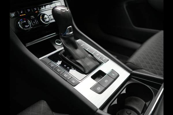 Škoda Superb Combi 1.4 TSI iV Business Edition Plus Plug In Hybrid 218pk Dealer O.H PHEV | Trekhaak Af Fabriek | Panodak | Cruise Control | Camera | Sportstoelen Verwarmd | Crystal LED | Apple Carplay | Navigatie | DAB |