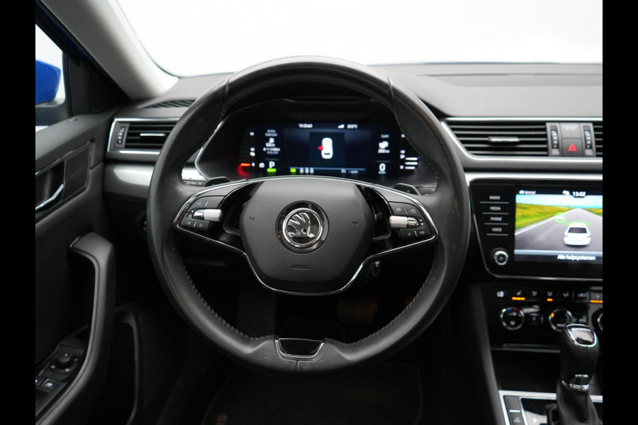 Škoda Superb Combi 1.4 TSI iV Business Edition Plus Plug In Hybrid 218pk Dealer O.H PHEV | Trekhaak Af Fabriek | Panodak | Cruise Control | Camera | Sportstoelen Verwarmd | Crystal LED | Apple Carplay | Navigatie | DAB |