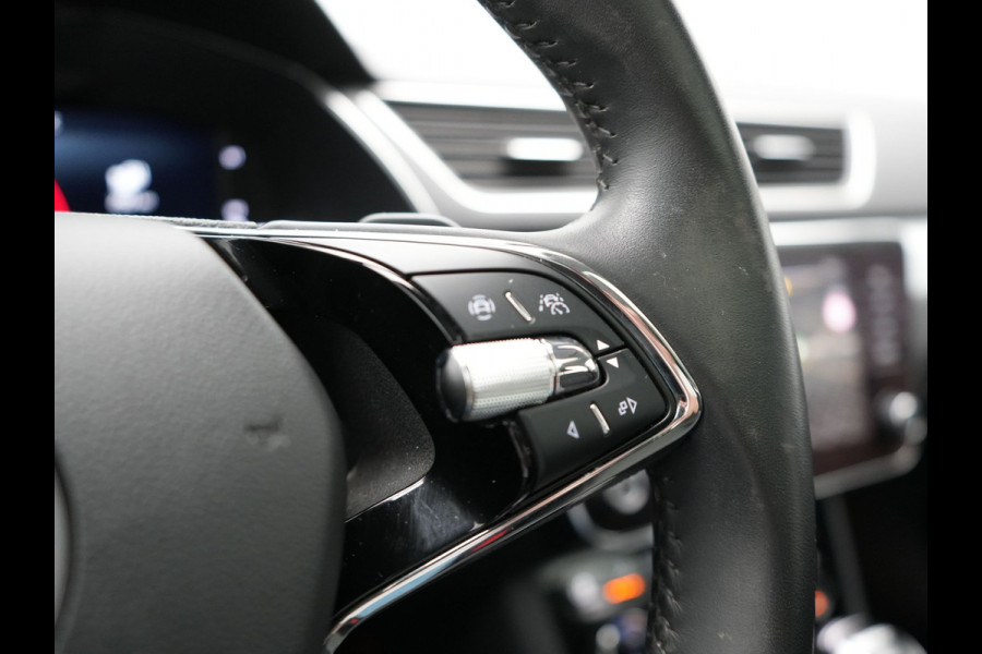 Škoda Superb Combi 1.4 TSI iV Business Edition Plus Plug In Hybrid 218pk Dealer O.H PHEV | Trekhaak Af Fabriek | Panodak | Cruise Control | Camera | Sportstoelen Verwarmd | Crystal LED | Apple Carplay | Navigatie | DAB |