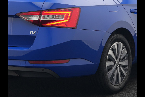 Škoda Superb Combi 1.4 TSI iV Business Edition Plus Plug In Hybrid 218pk Dealer O.H PHEV | Trekhaak Af Fabriek | Panodak | Cruise Control | Camera | Sportstoelen Verwarmd | Crystal LED | Apple Carplay | Navigatie | DAB |