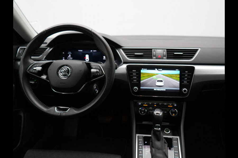 Škoda Superb Combi 1.4 TSI iV Business Edition Plus Plug In Hybrid 218pk Dealer O.H PHEV | Trekhaak Af Fabriek | Panodak | Cruise Control | Camera | Sportstoelen Verwarmd | Crystal LED | Apple Carplay | Navigatie | DAB |