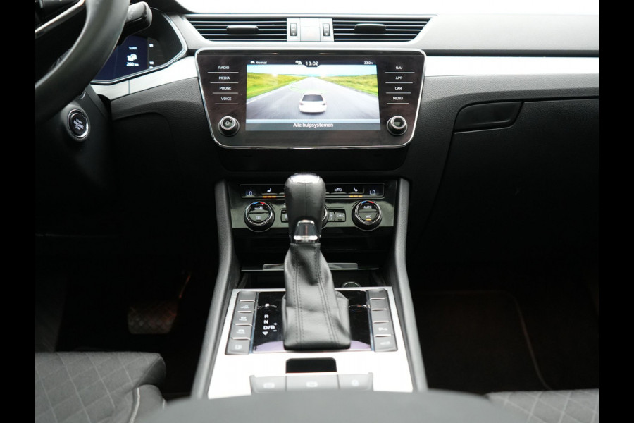 Škoda Superb Combi 1.4 TSI iV Business Edition Plus Plug In Hybrid 218pk Dealer O.H PHEV | Trekhaak Af Fabriek | Panodak | Cruise Control | Camera | Sportstoelen Verwarmd | Crystal LED | Apple Carplay | Navigatie | DAB |