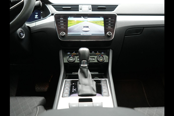 Škoda Superb Combi 1.4 TSI iV Business Edition Plus Plug In Hybrid 218pk Dealer O.H PHEV | Trekhaak Af Fabriek | Panodak | Cruise Control | Camera | Sportstoelen Verwarmd | Crystal LED | Apple Carplay | Navigatie | DAB |