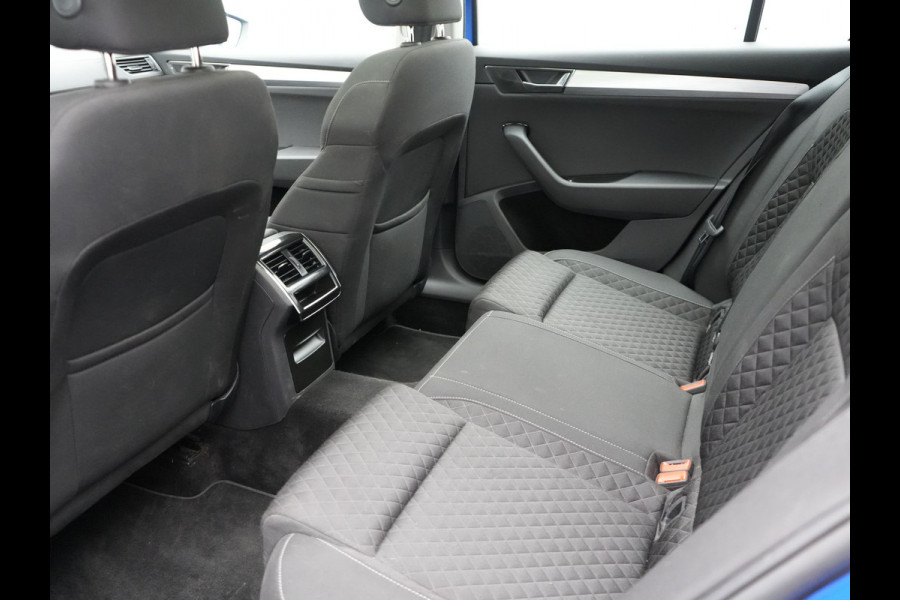 Škoda Superb Combi 1.4 TSI iV Business Edition Plus Plug In Hybrid 218pk Dealer O.H PHEV | Trekhaak Af Fabriek | Panodak | Cruise Control | Camera | Sportstoelen Verwarmd | Crystal LED | Apple Carplay | Navigatie | DAB |