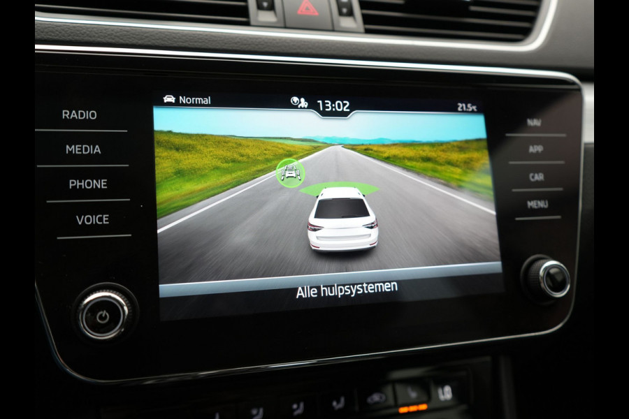 Škoda Superb Combi 1.4 TSI iV Business Edition Plus Plug In Hybrid 218pk Dealer O.H PHEV | Trekhaak Af Fabriek | Panodak | Cruise Control | Camera | Sportstoelen Verwarmd | Crystal LED | Apple Carplay | Navigatie | DAB |