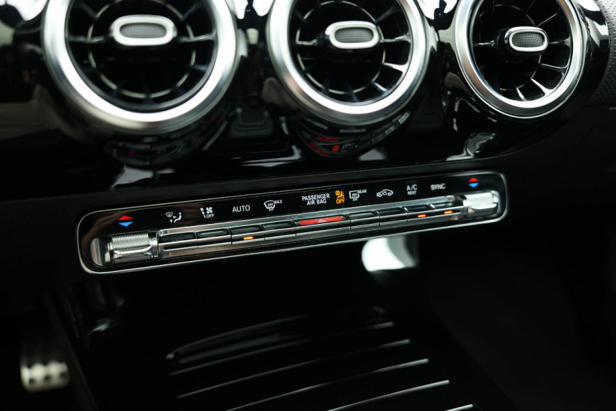 Mercedes-Benz A-Klasse A200 Business Solution AMG |Pano|Camera|Carplay|