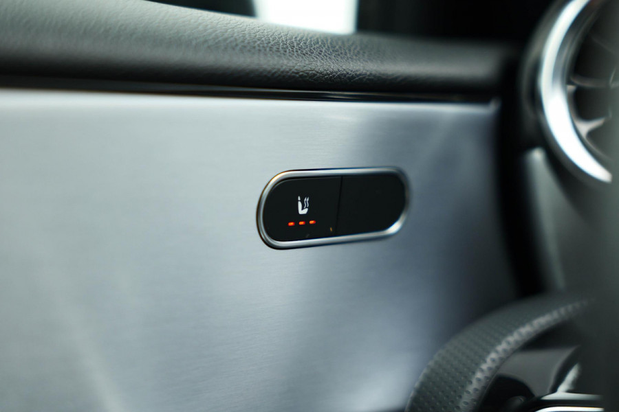 Mercedes-Benz A-Klasse A200 Business Solution AMG |Pano|Camera|Carplay|